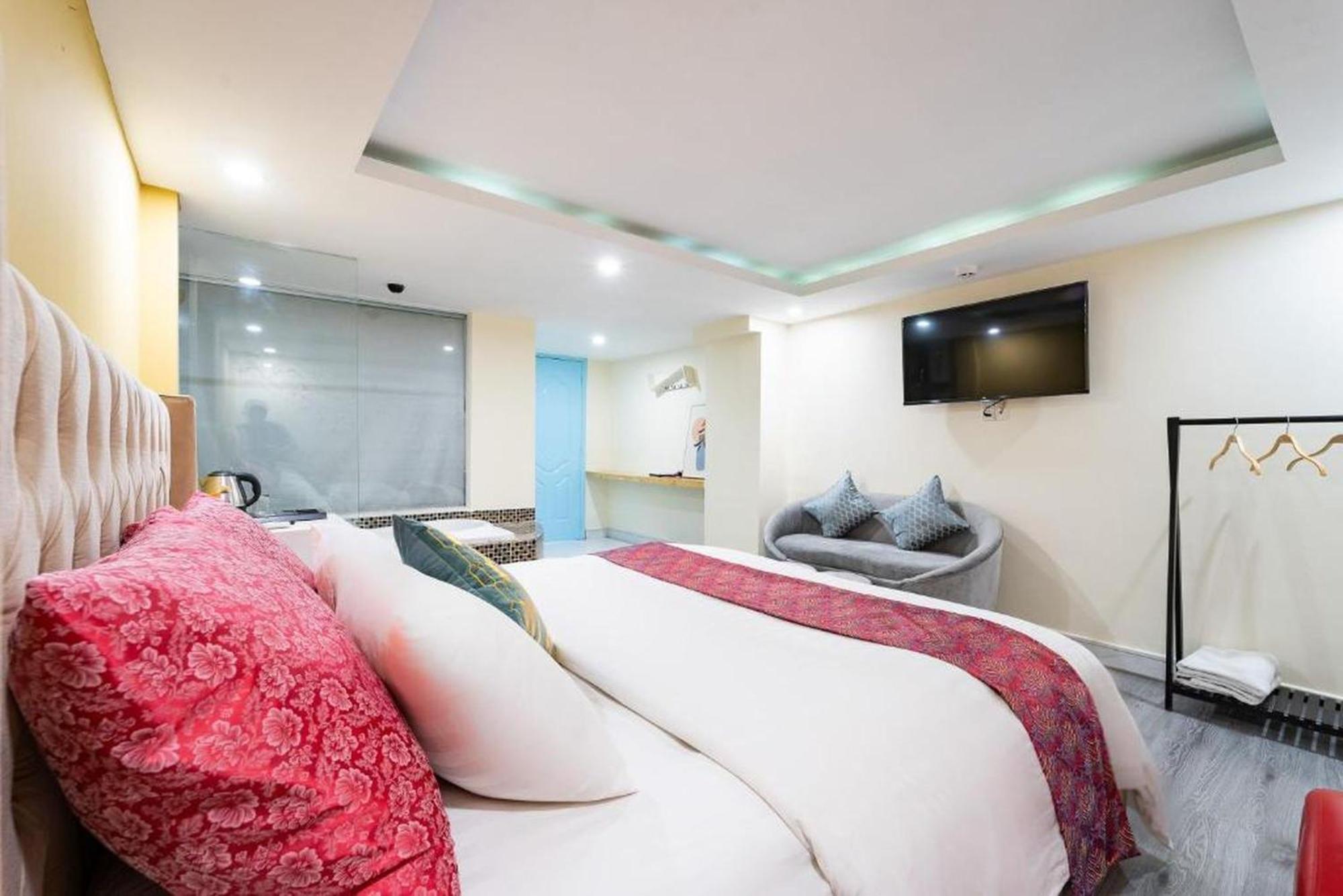 Dancenter Joy Tan Binh Near Tan Son Nhat Airport Apartment *