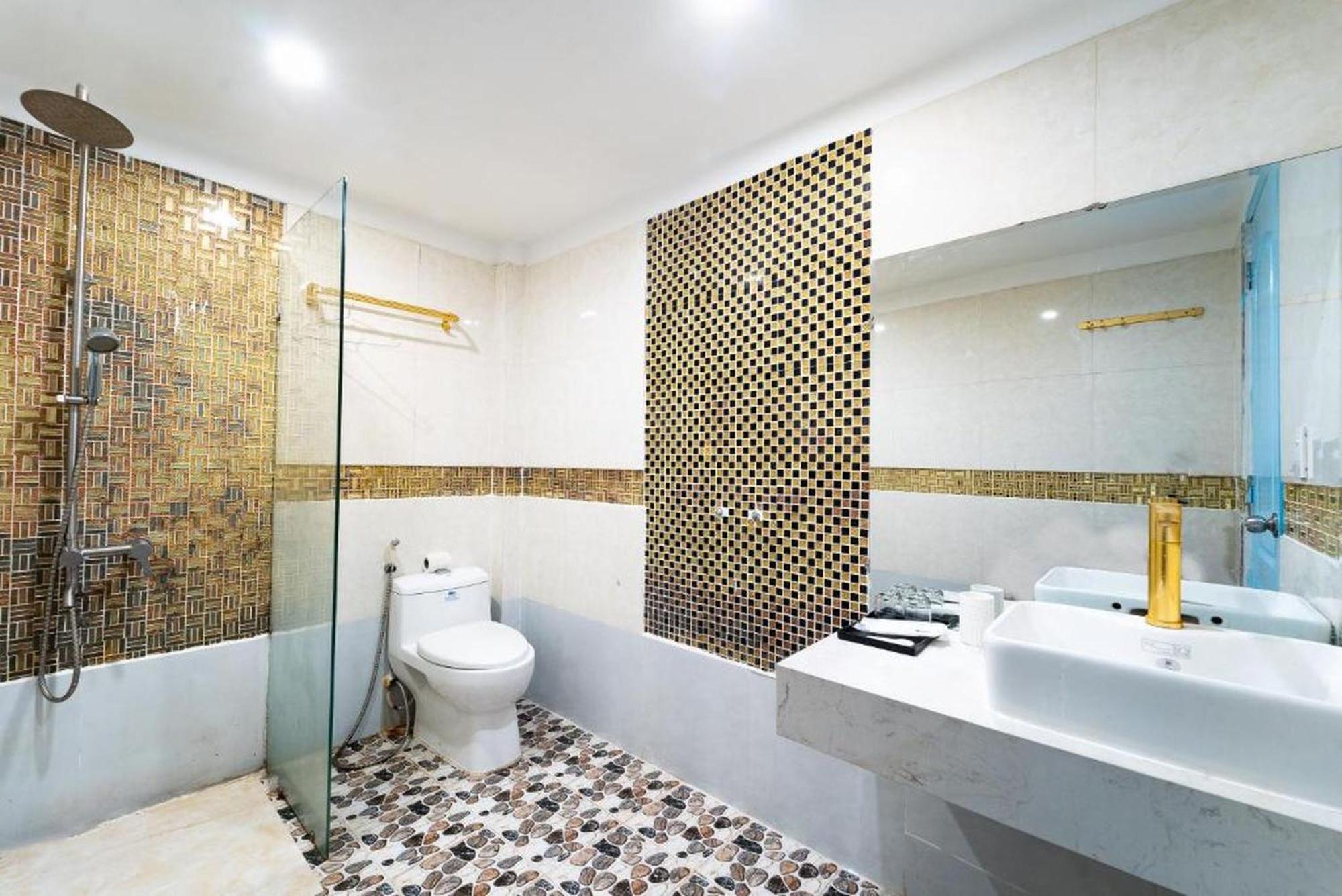 Dancenter Joy Tan Binh Near Tan Son Nhat Airport *